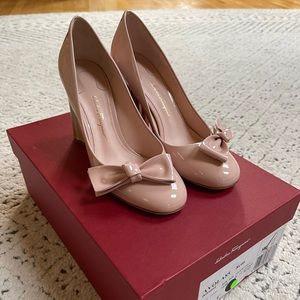 Ferragamo Pale Pink/Nude Heels With Bow Size 6c - New In Box